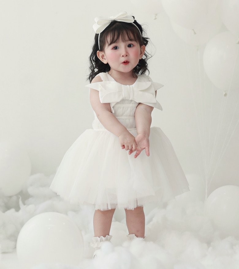 Bé gái Hà Nội có diện mạo xinh xắn như búp bê, đắt show làm mẫu ảnh, 2 tuổi đã có cát-xê 15 triệu/tháng - Ảnh 2